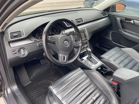 Volkswagen Passat 10 of 22
