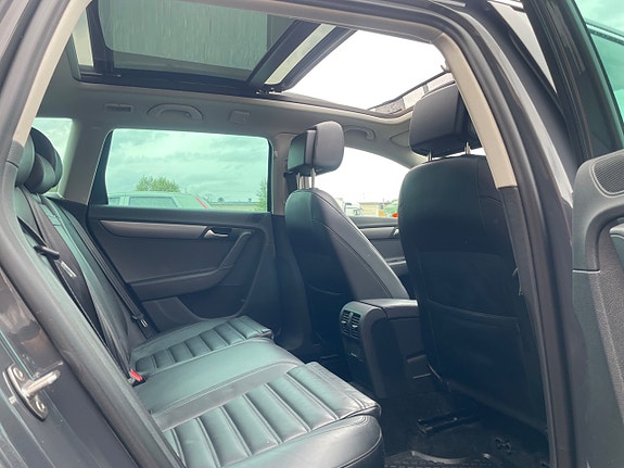 Volkswagen Passat 13 of 22