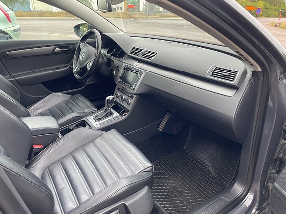 Volkswagen Passat 11 of 22