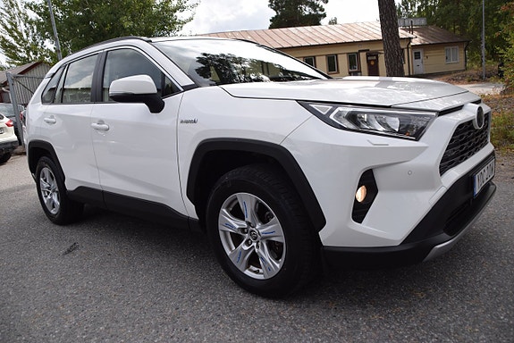 Toyota RAV4 3 of 23