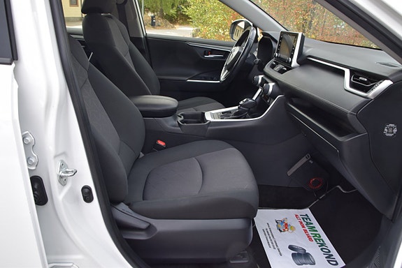 Toyota RAV4 9 of 23