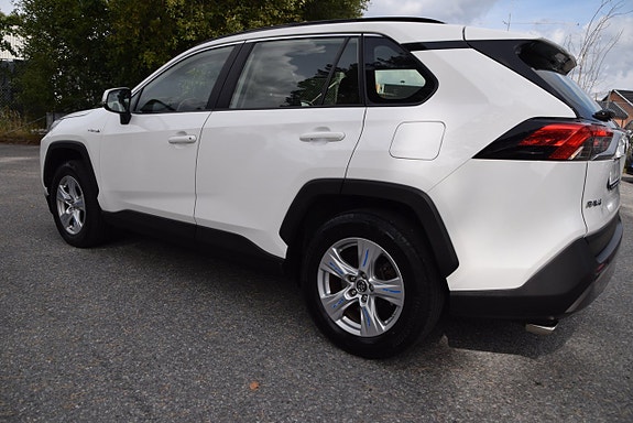 Toyota RAV4 6 of 23