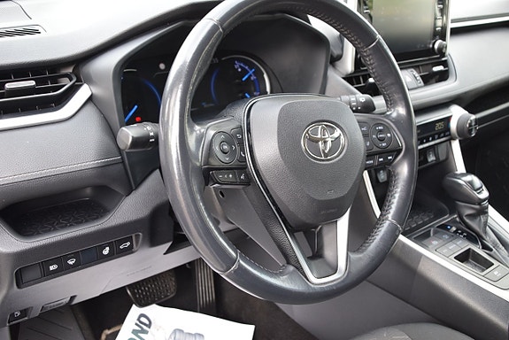 Toyota RAV4 16 of 23