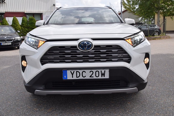 Toyota RAV4 2 of 23