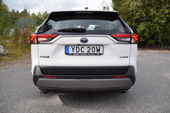 Toyota RAV4 4 of 23