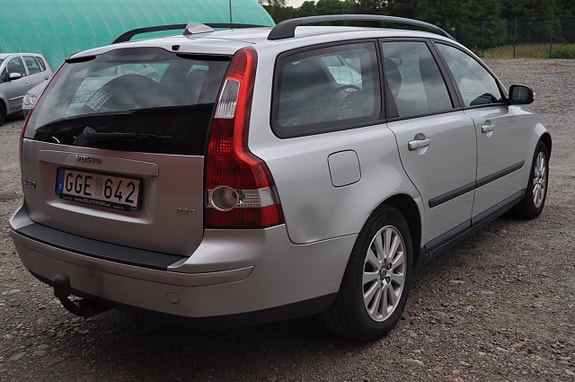 Volvo V50 4 of 18