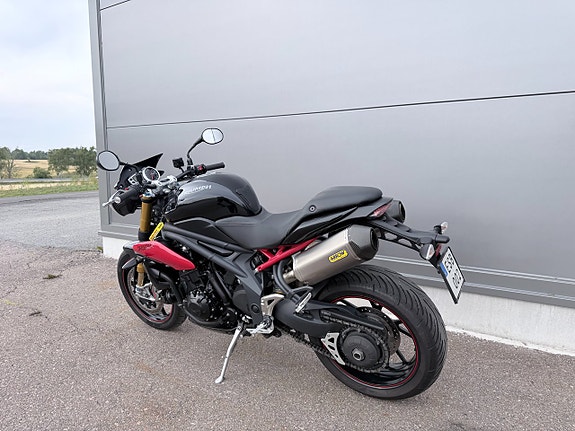 Triumph Speed Tripple R 1050 14 of 16