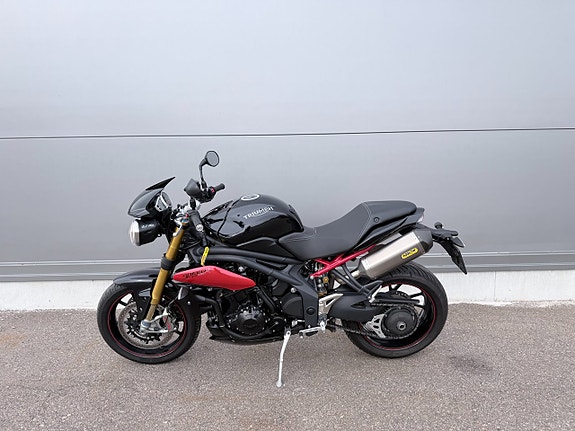 Triumph Speed Tripple R 1050 13 of 16