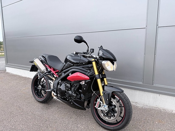 Triumph Speed Tripple R 1050 3 of 16