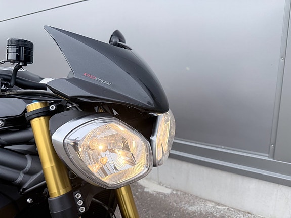 Triumph Speed Tripple R 1050 10 of 16