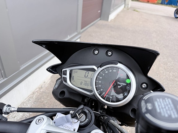 Triumph Speed Tripple R 1050 9 of 16