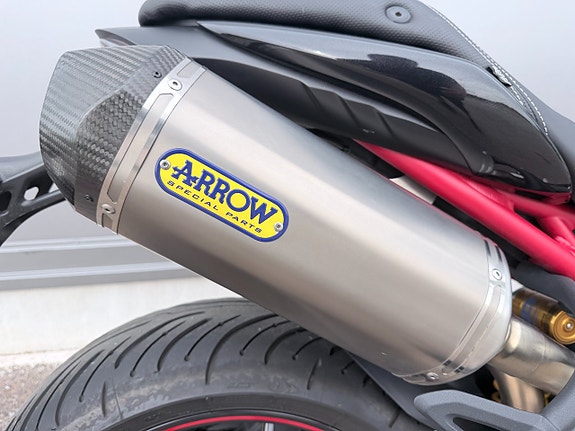 Triumph Speed Tripple R 1050 6 of 16