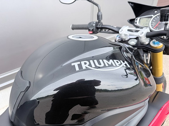 Triumph Speed Tripple R 1050 7 of 16