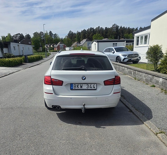BMW 520d 2 of 5
