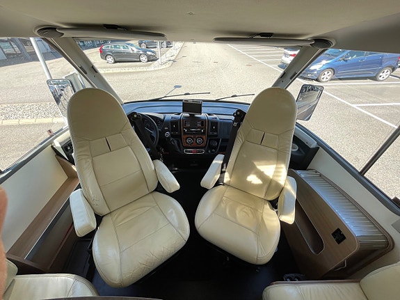 Bürstner AVIANO i 870 -förtält -Dubbla värme system -Vinter pkt -Lågmilare-Ac 11 of 29