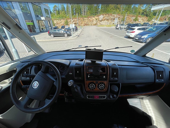 Bürstner AVIANO i 870 -förtält -Dubbla värme system -Vinter pkt -Lågmilare-Ac 9 of 29