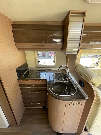 Bürstner AVIANO i 870 -förtält -Dubbla värme system -Vinter pkt -Lågmilare-Ac 15 of 29