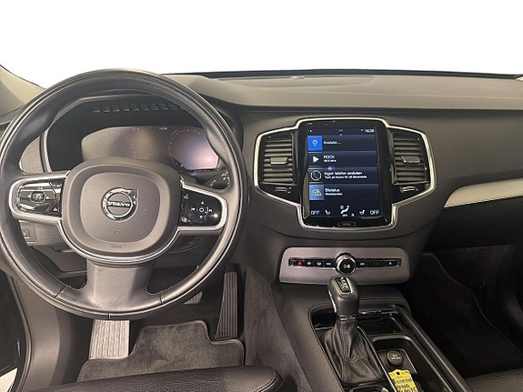 Volvo XC90 7 of 9