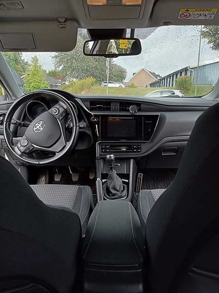 Toyota Auris 5 of 10