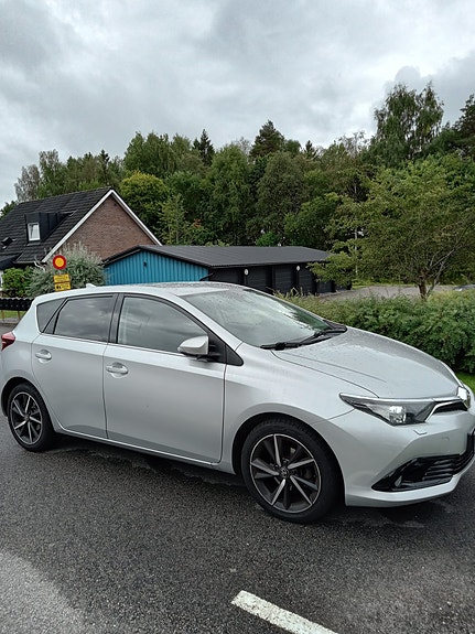 Toyota Auris 2 of 10