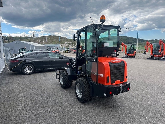 Kubota RT 220-2 4 of 5
