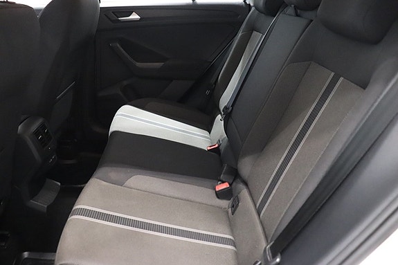 Volkswagen T-Roc 8 of 10