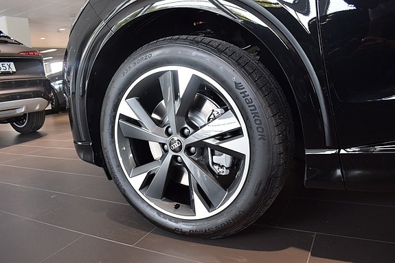Audi Q4 e-tron 3 of 9