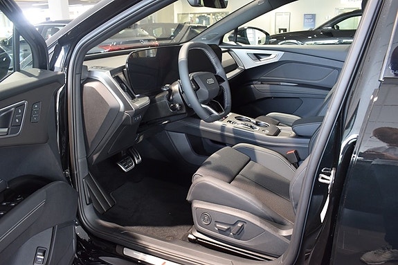 Audi Q4 e-tron 4 of 9