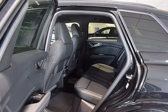 Audi Q4 e-tron 7 of 9