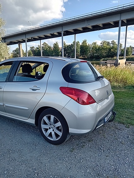 Peugeot 308 3 of 5