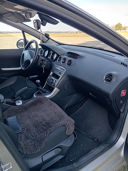 Peugeot 308 4 of 5