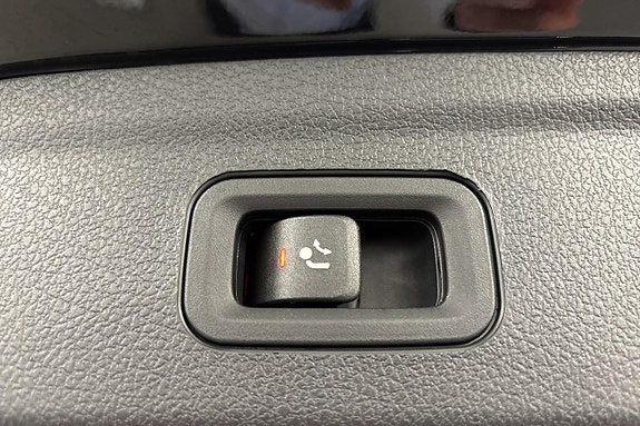 Mercedes-Benz GLE53 16 of 28