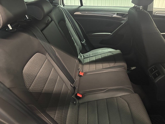 Volkswagen Golf Alltrack 11 of 19