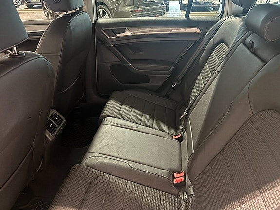 Volkswagen Golf Alltrack 10 of 19
