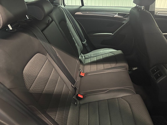 Volkswagen Golf Alltrack 11 of 19
