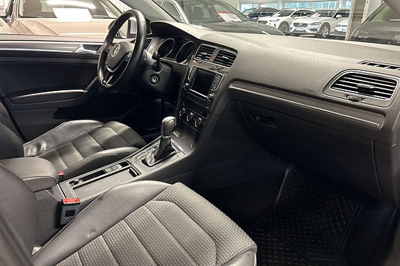 Volkswagen Golf Alltrack 9 of 19