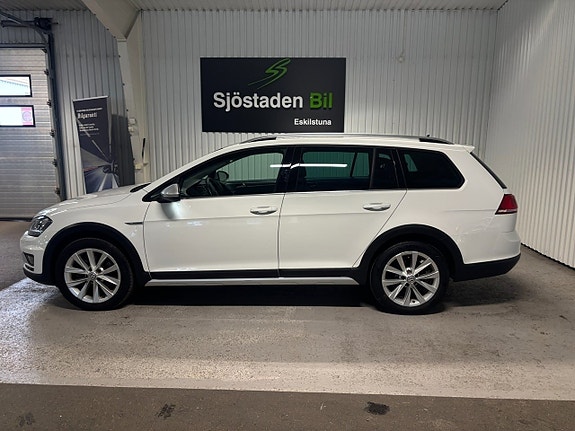 Volkswagen Golf Alltrack 2 of 19