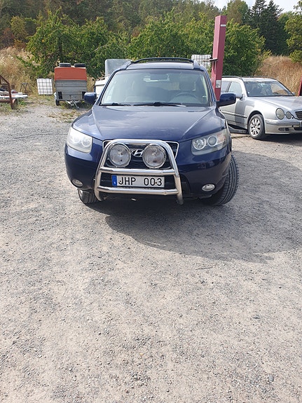 Hyundai Santa Fe 2 of 3