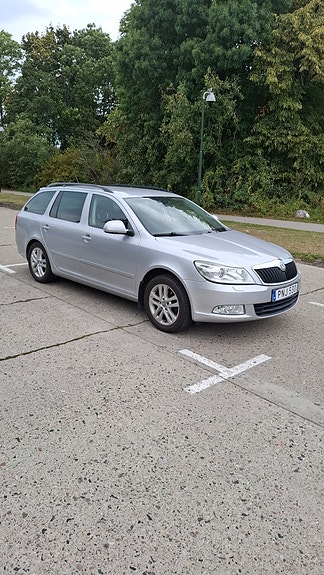 Skoda Octavia 2 of 3