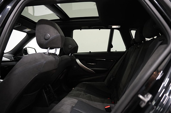 BMW 330i 21 of 27