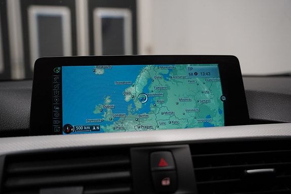 BMW 330i 19 of 27