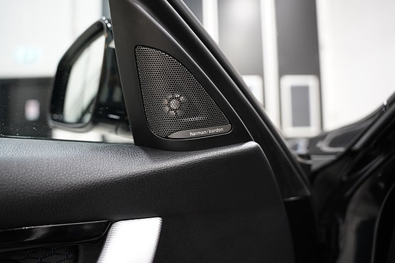 BMW 330i 9 of 27