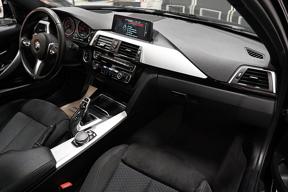 BMW 330i 12 of 27