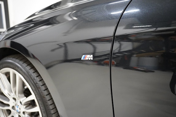 BMW 330i 4 of 27