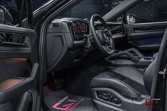 Porsche Cayenne 8 of 20