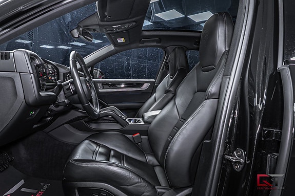 Porsche Cayenne 14 of 20