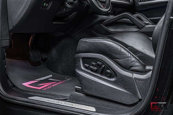Porsche Cayenne 15 of 20