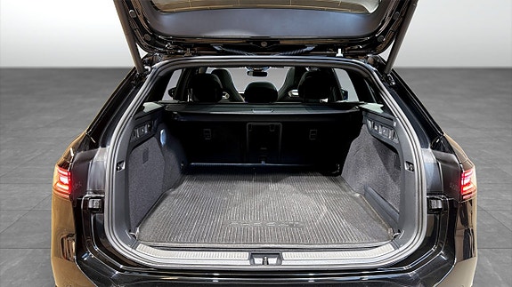 Volkswagen Passat 13 of 24