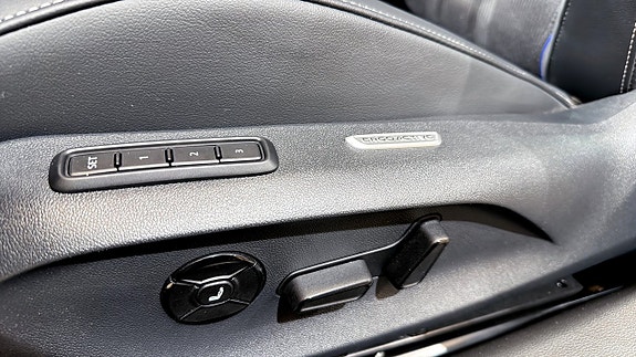 Volkswagen Passat 18 of 24