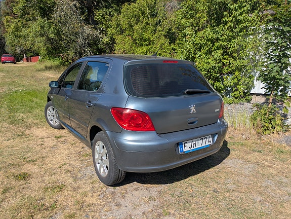 Peugeot 307 2 of 8
